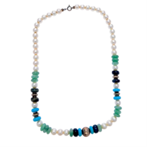 Collana con pietre e perle - immagine 1